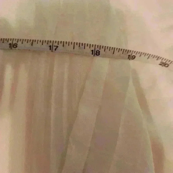 VINCE Minimalist White Blouse Cream Top Sleeveless Dressy Romantic pleated profe - Picture 8 of 9